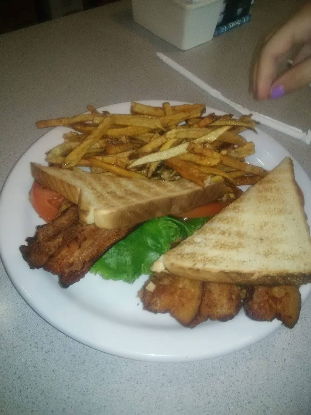 V & M Restaurant Willard Ohio | restaurant | 429 E Walton St W, Willard, OH 44890, USA | 4199350174 OR +1 419-935-0174