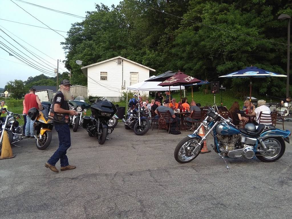 Berts Rivertown Grill, Inc. | restaurant | 314 West St, Cloverport, KY 40111, USA | 2707872027 OR +1 270-787-2027