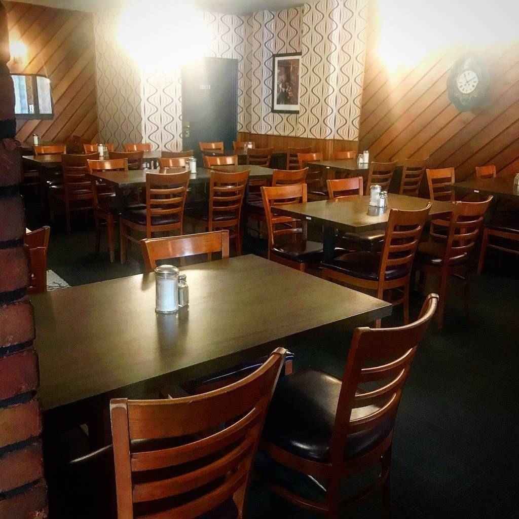 Breezy Corners Hamilton | restaurant | 1145 Main St E, Hamilton, ON L8M 1P3, Canada | 9055453924 OR +1 905-545-3924