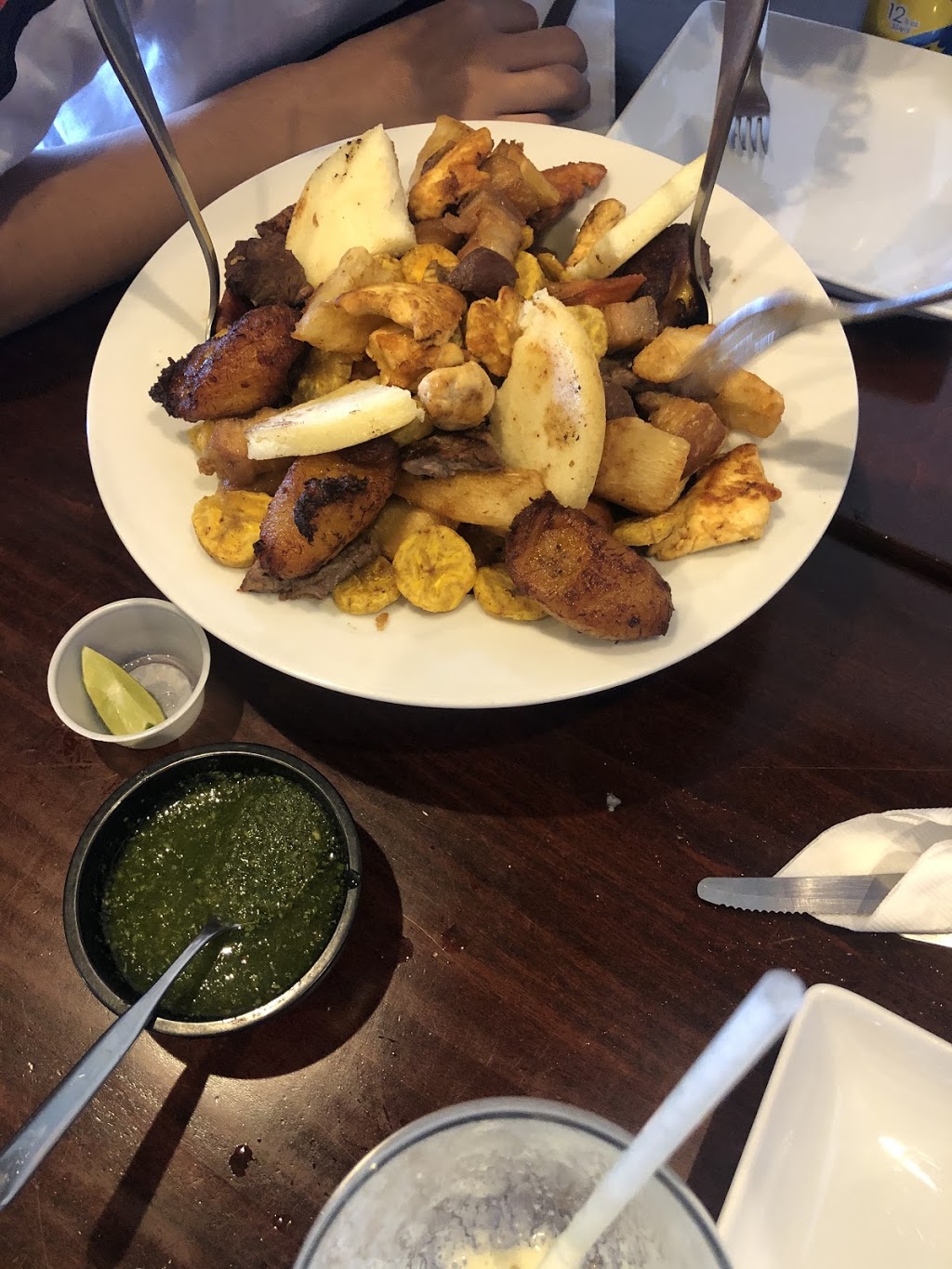 La Parrilla Latin Food | restaurant | 6427 W Irving Park Rd, Chicago, IL 60634, USA | 7737777720 OR +1 773-777-7720