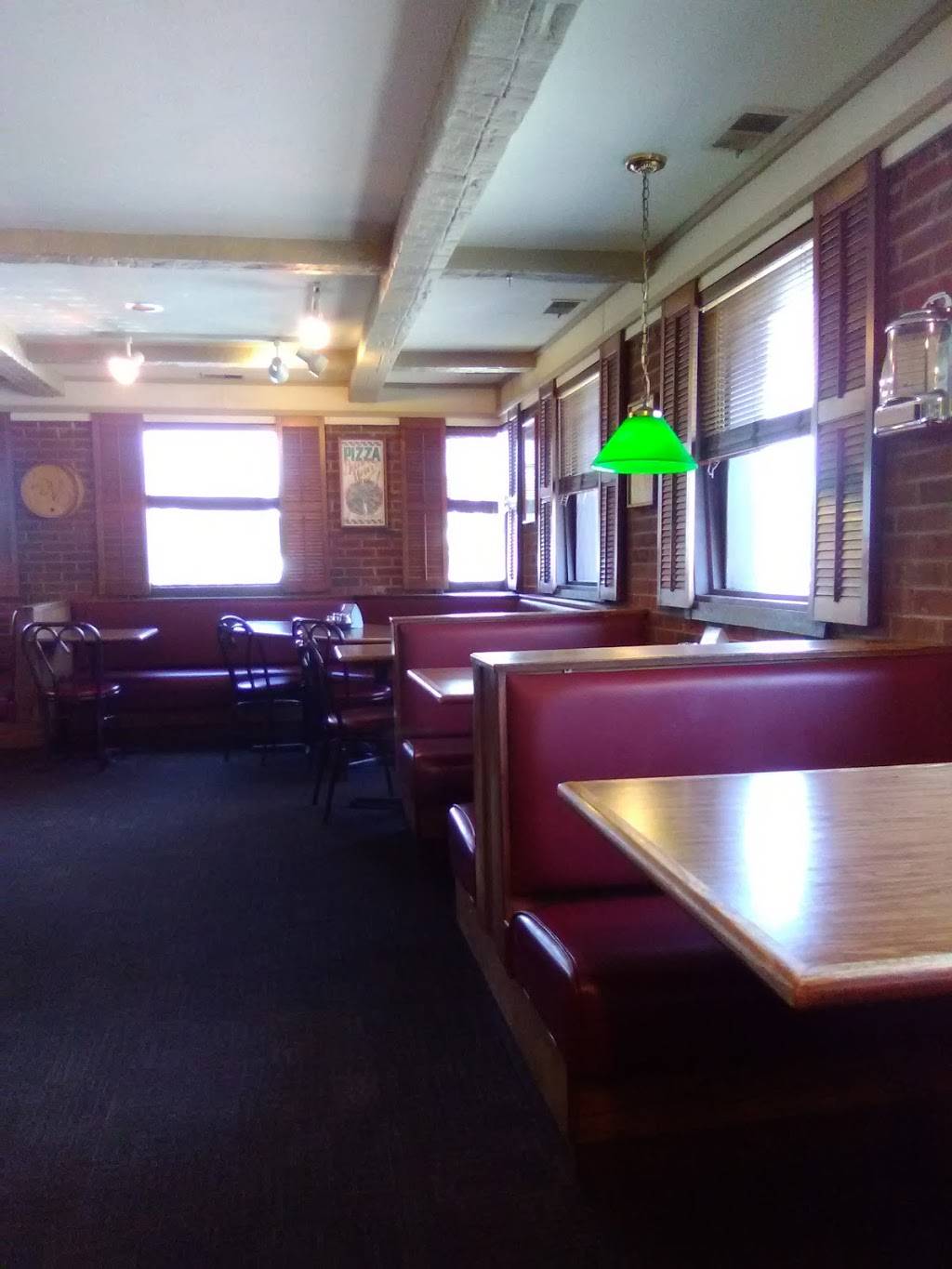 Pizza Hut | restaurant | 704 Main St W, Ripley, WV 25271, USA | 3043725533 OR +1 304-372-5533