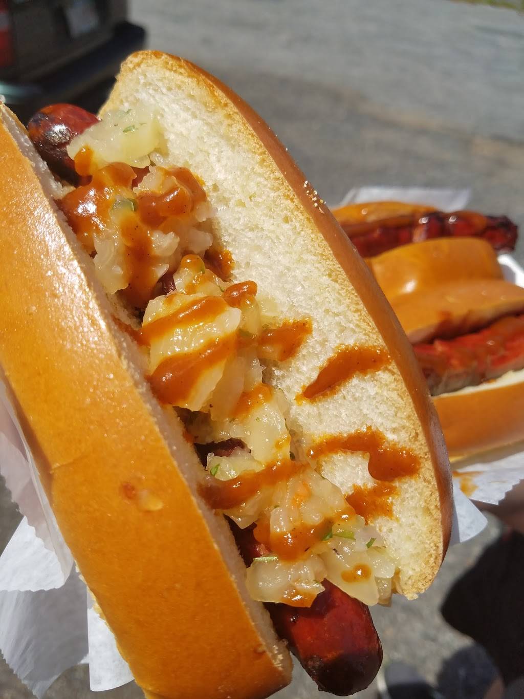 Snappy Dogs | meal takeaway | 93 E Main St, Hopkinton, MA 01748, USA | 6173837627 OR +1 617-383-7627