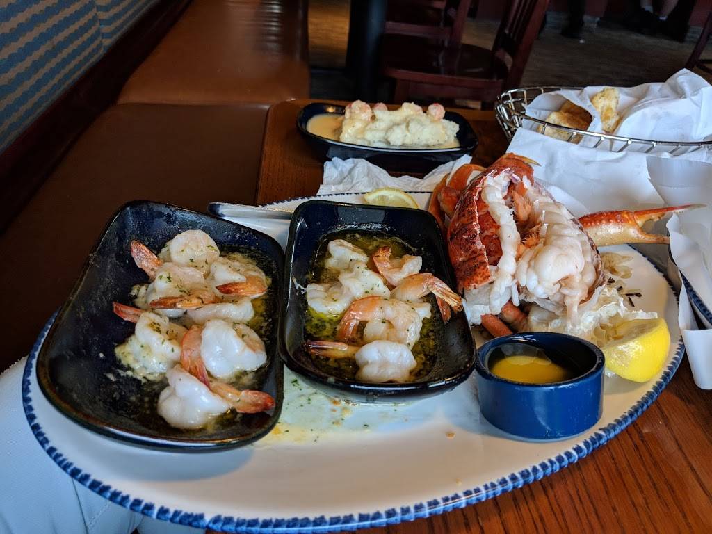Red Lobster | restaurant | 801 Sunrise Hwy, Copiague, NY 11726, USA | 6318423640 OR +1 631-842-3640