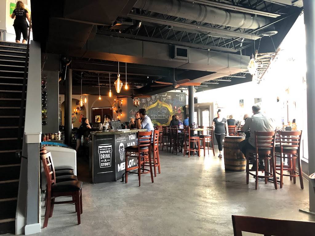 10 Twenty Five | restaurant | 33 Patio De Leon, Fort Myers, FL 33901, USA | 2392086903 OR +1 239-208-6903