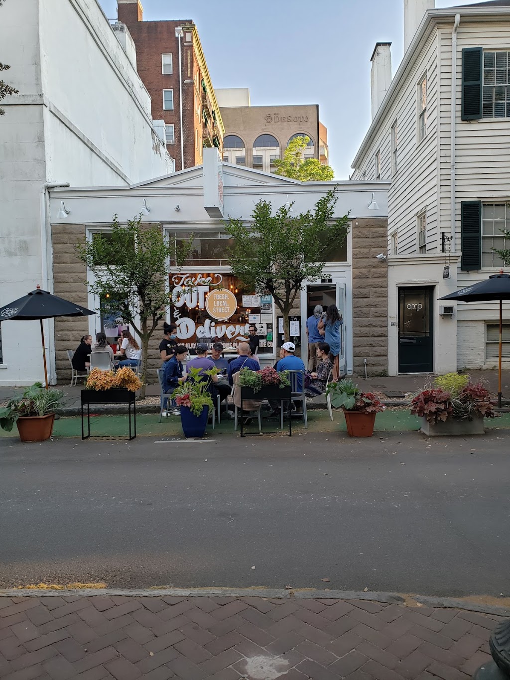 Fire Street Food | restaurant | 13 E Perry St, Savannah, GA 31401, USA | 9122347776 OR +1 912-234-7776