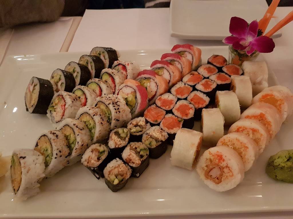 5 Saisons Sushi | restaurant | 5594 Rue Sherbrooke Ouest, Montréal, QC H4A 3A7, Canada | 5144894555 OR +1 514-489-4555
