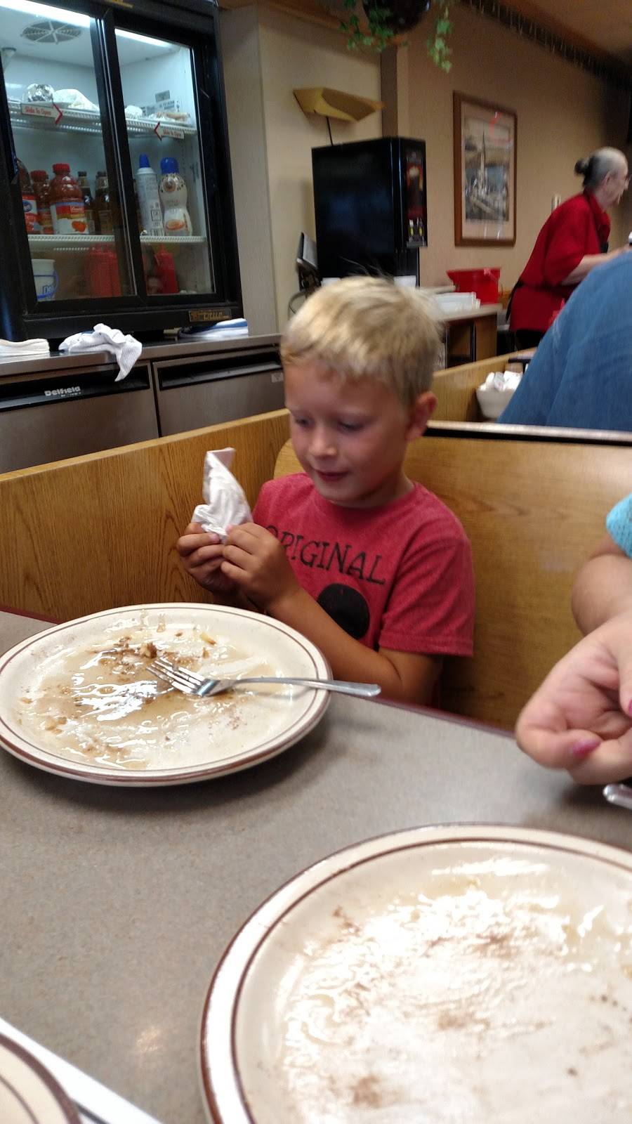 George Webb Restaurant | restaurant | 7105 S 76th St, Franklin, WI 53132, USA | 4144252664 OR +1 414-425-2664