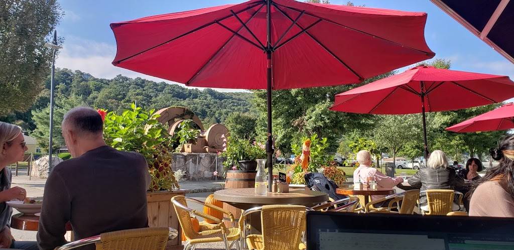 Rivertown Taphouse | restaurant | 5 Roundhouse Rd, Piermont, NY 10968, USA | 8458482923 OR +1 845-848-2923