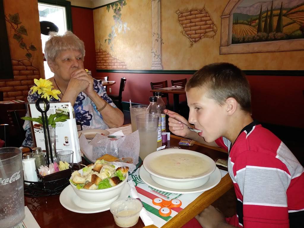 Giovannis Pizza | restaurant | 18 W Main St, Elverson, PA 19520, USA | 6102867376 OR +1 610-286-7376