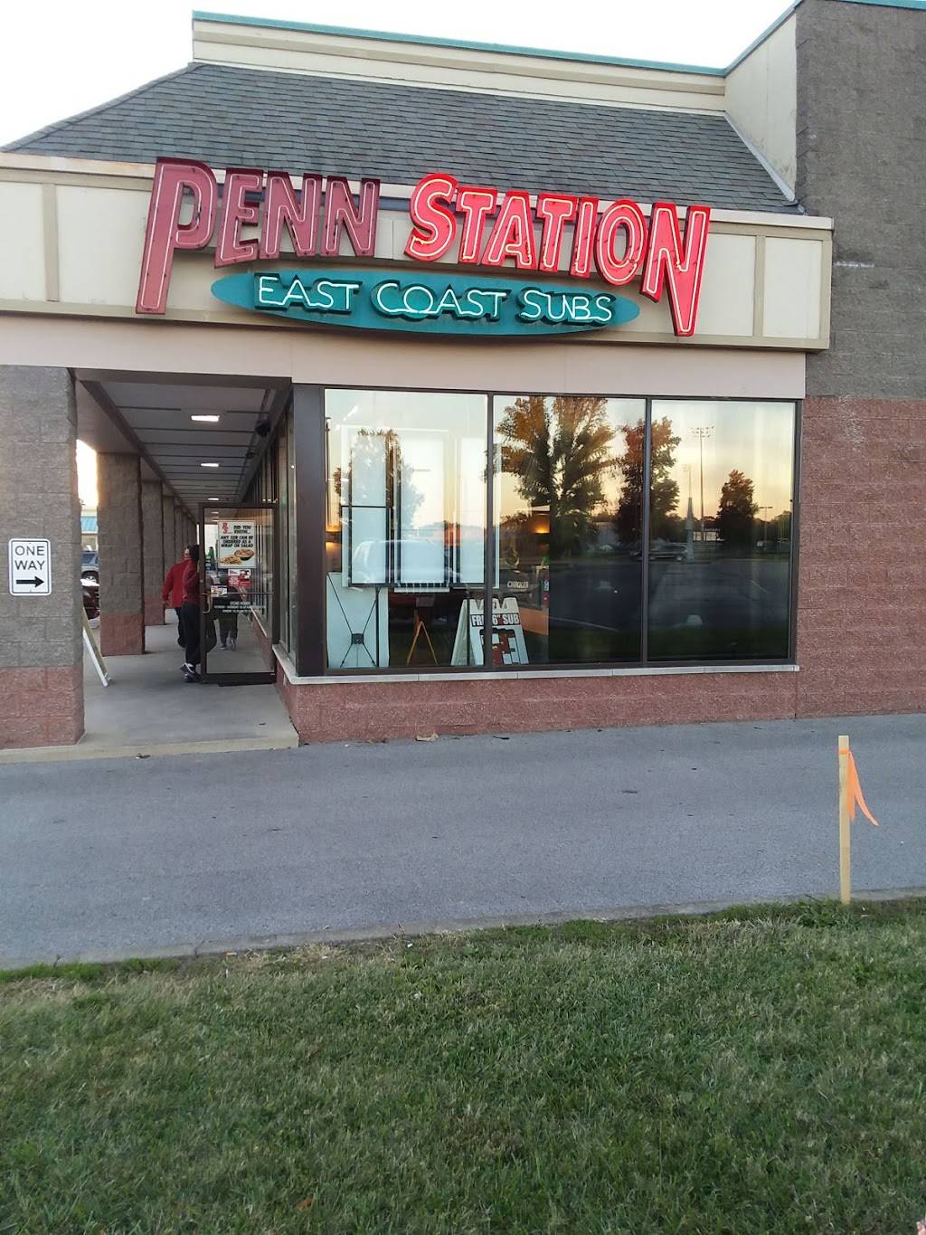Penn Station East Coast Subs | restaurant | 651 Carlyle Ave, Belleville, IL 62221, USA | 6182777786 OR +1 618-277-7786