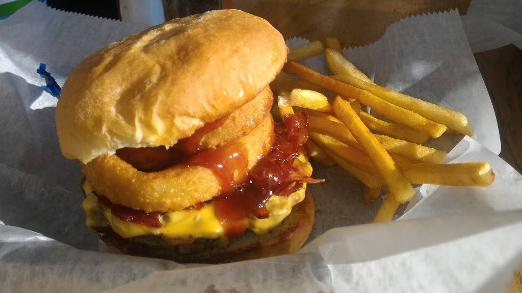 Village Ice Cream & Cafe | restaurant | 251 S Bridge St, Dimondale, MI 48821, USA | 5176468566 OR +1 517-646-8566