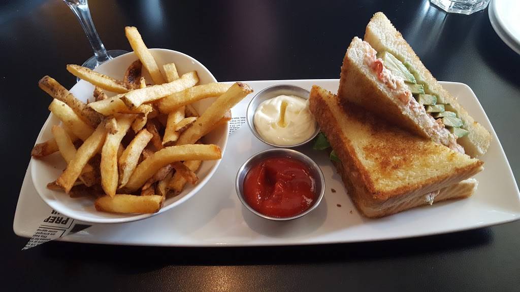 The Huron Club | restaurant | 94 Pine St, Collingwood, ON L9Y 2N9, Canada | 7052936677 OR +1 705-293-6677