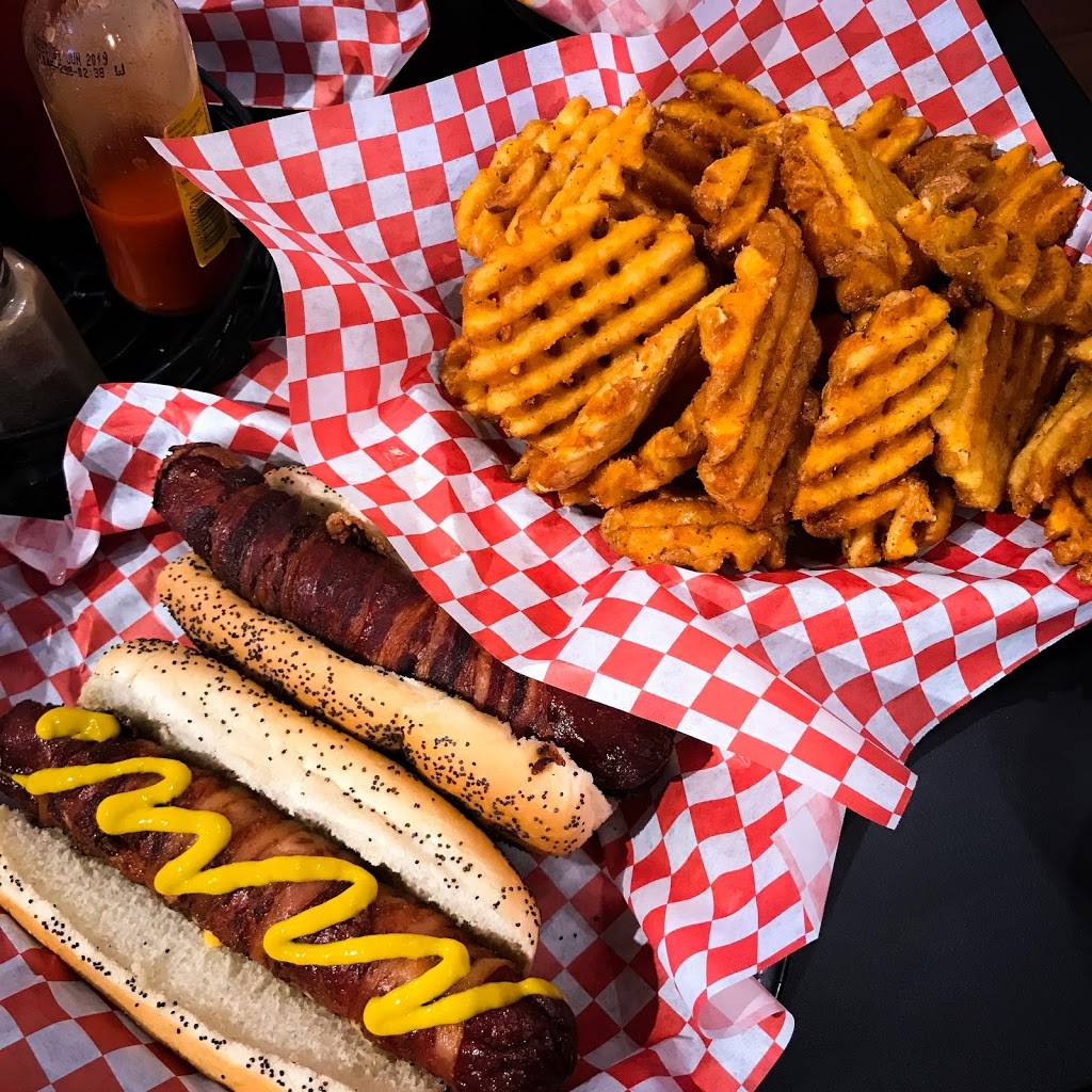 Corner Grill | restaurant | 137 W Main St, Genoa, IL 60135, USA | 8157842233 OR +1 815-784-2233