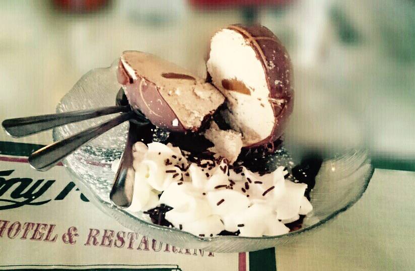 The Globe | restaurant | 711 E Main St, East Aurora, NY 14052, USA | 7166524221 OR +1 716-652-4221