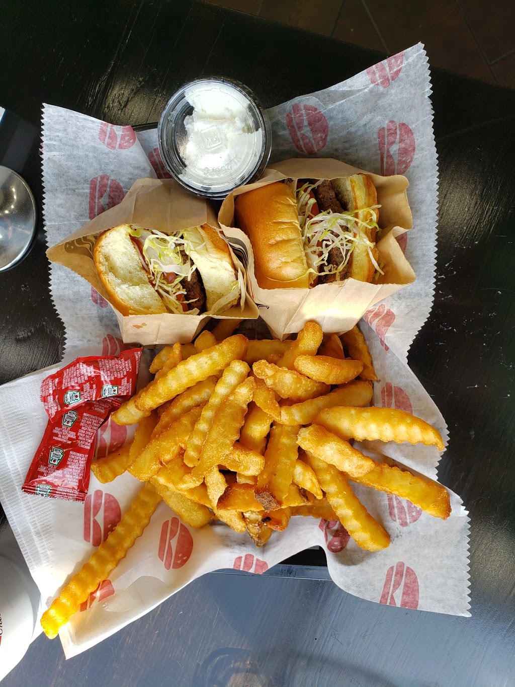 Savvy Sliders | restaurant | 1434 W Big Beaver Rd, Troy, MI 48084, USA | 2489295555 OR +1 248-929-5555