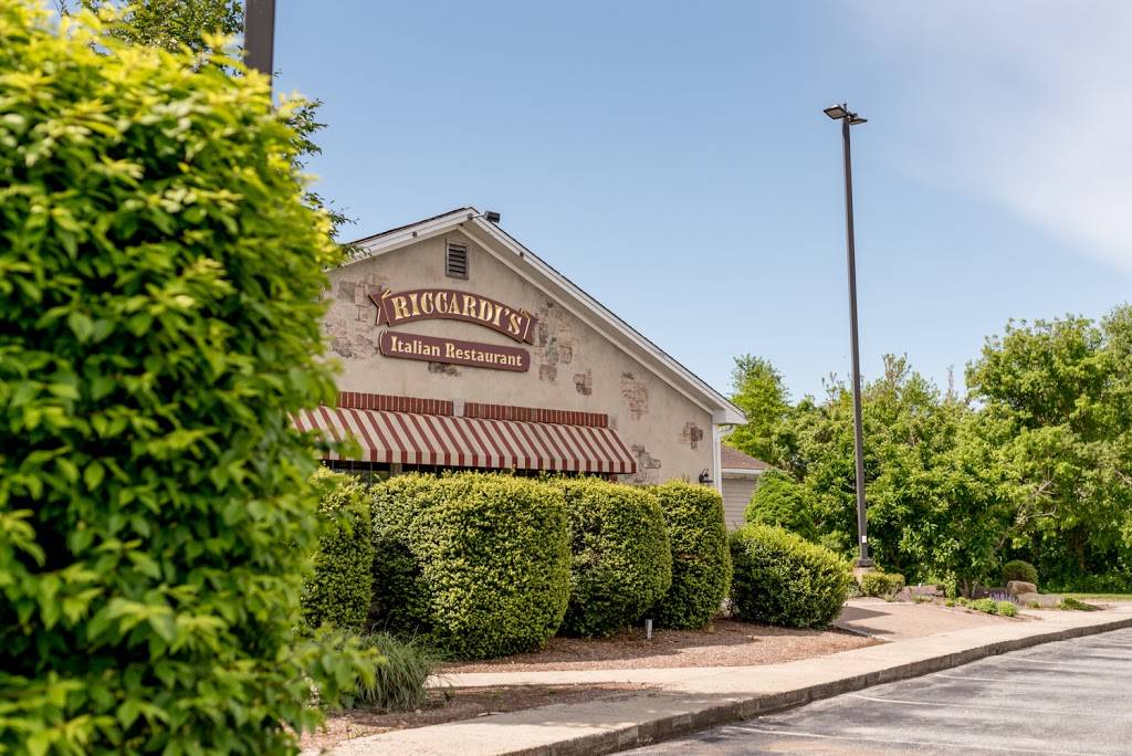 Riccardis Restaurant | meal takeaway | 38 Sconticut Neck Rd, Fairhaven, MA 02719, USA | 5089964100 OR +1 508-996-4100