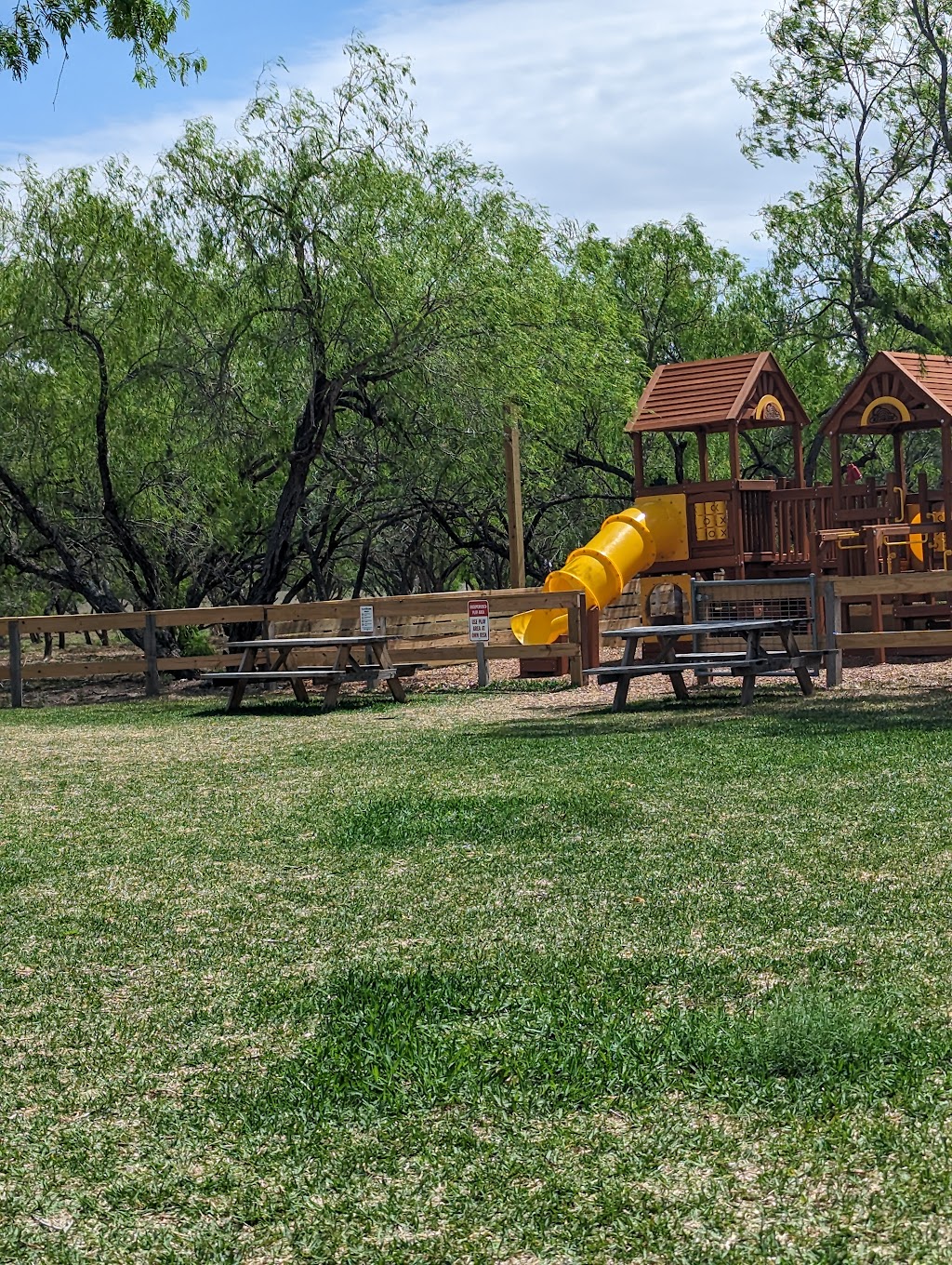 Railroad Seafood & Brewery - 624 | restaurant | 15701 Northwest Blvd, Robstown, TX 78380, USA | 3619331203 OR +1 361-933-1203