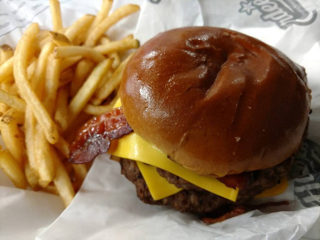 Hardees | restaurant | 1449 Montgomery Hwy, Vestavia Hills, AL 35216, USA | 2058220947 OR +1 205-822-0947