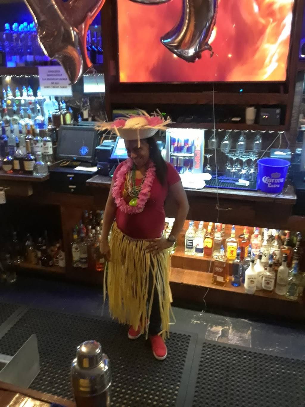 Retro Lounge Columbus | restaurant | 1714 Zettler Rd, Columbus, OH 43227, USA | 6146708464 OR +1 614-670-8464