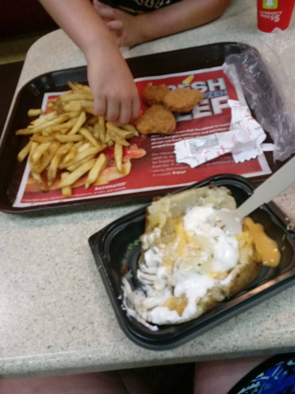 Wendys | restaurant | 205 E W 5th St, Connersville, IN 47331, USA | 7658257755 OR +1 765-825-7755