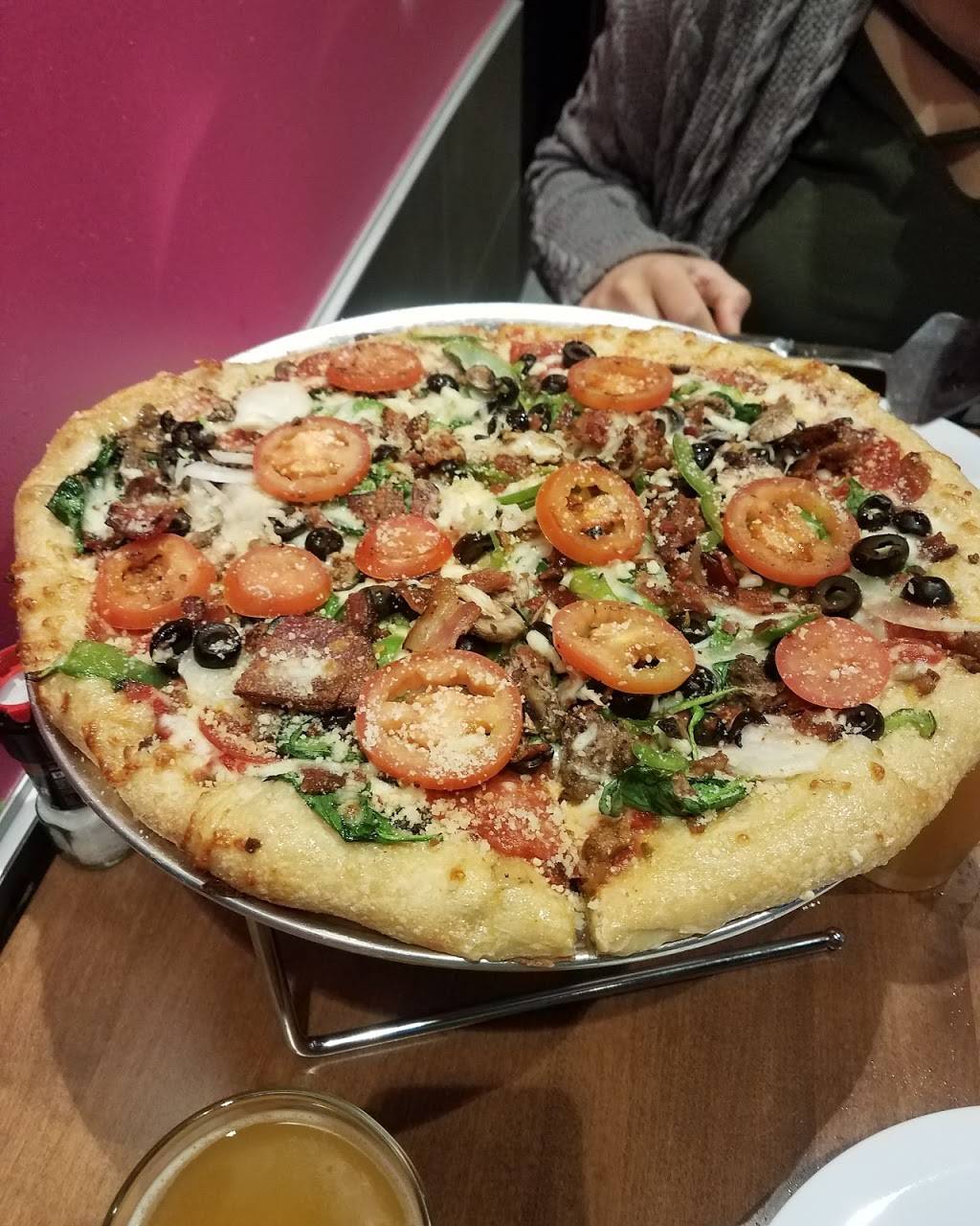 Mellow Mushroom | restaurant | 4716 Mid Rivers Mall Dr, Cottleville, MO 63376, USA | 6364776001 OR +1 636-477-6001