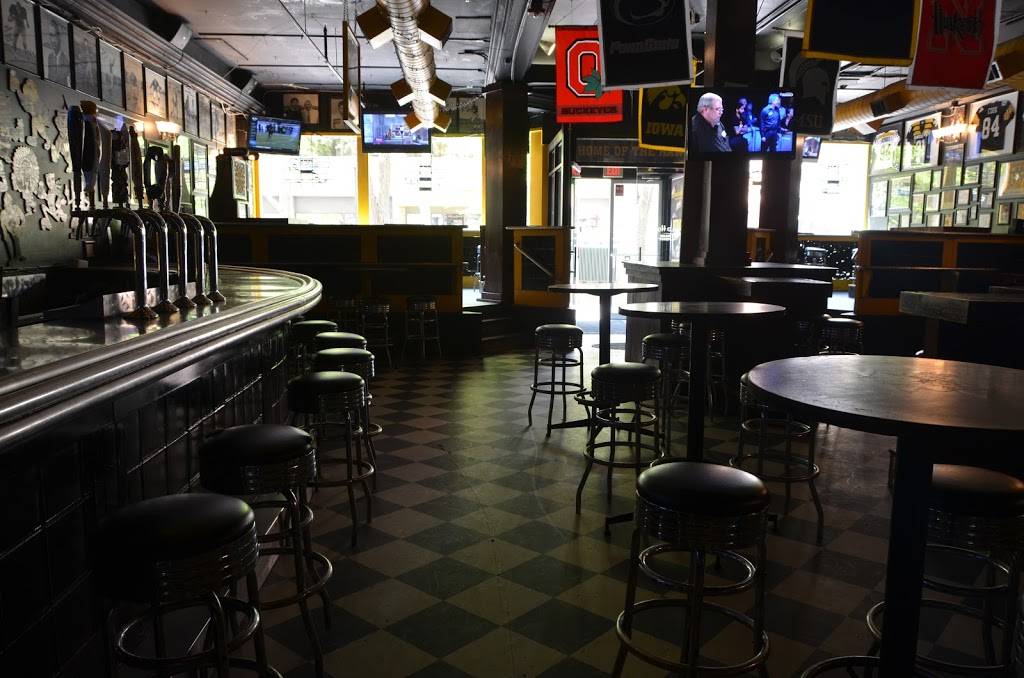 Fieldhouse Iowa City | restaurant | 118 S Dubuque St, Iowa City, IA 52240, USA | 3193415872 OR +1 319-341-5872