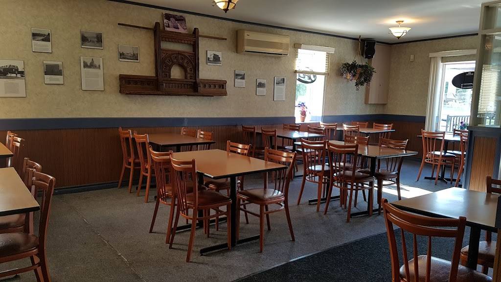 Castellos Pizza and Licensed Restaurant | restaurant | 1223 Colonial Rd, Navan, ON K4B 1N2, Canada | 6138353835 OR +1 613-835-3835