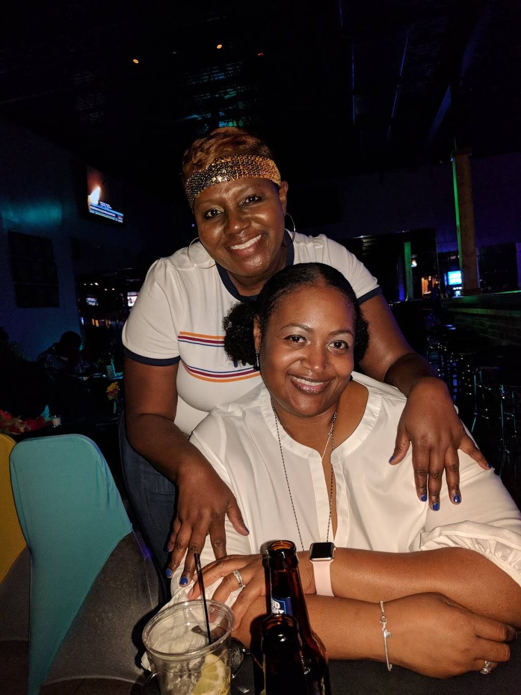 4 Seasons Bar & Grill | restaurant | 719 5th Ave N, Birmingham, AL 35203, USA | 2055667552 OR +1 205-566-7552