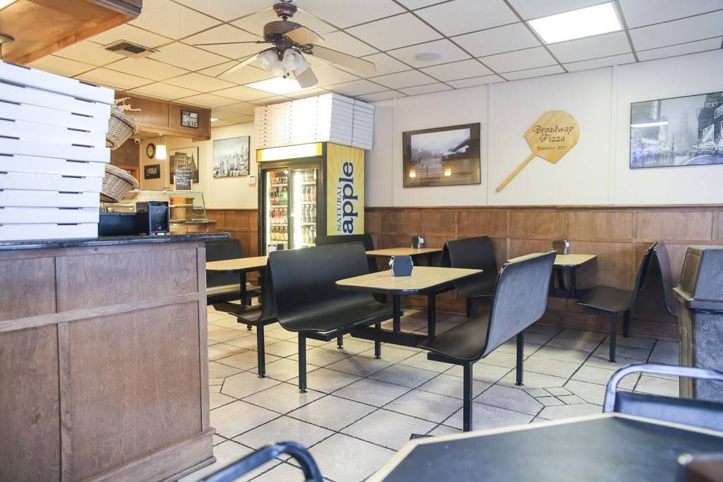 Broadway Pizza & Catering | restaurant | 60 Broadway Greenlawn, Greenlawn, NY 11740, USA | 6312610828 OR +1 631-261-0828