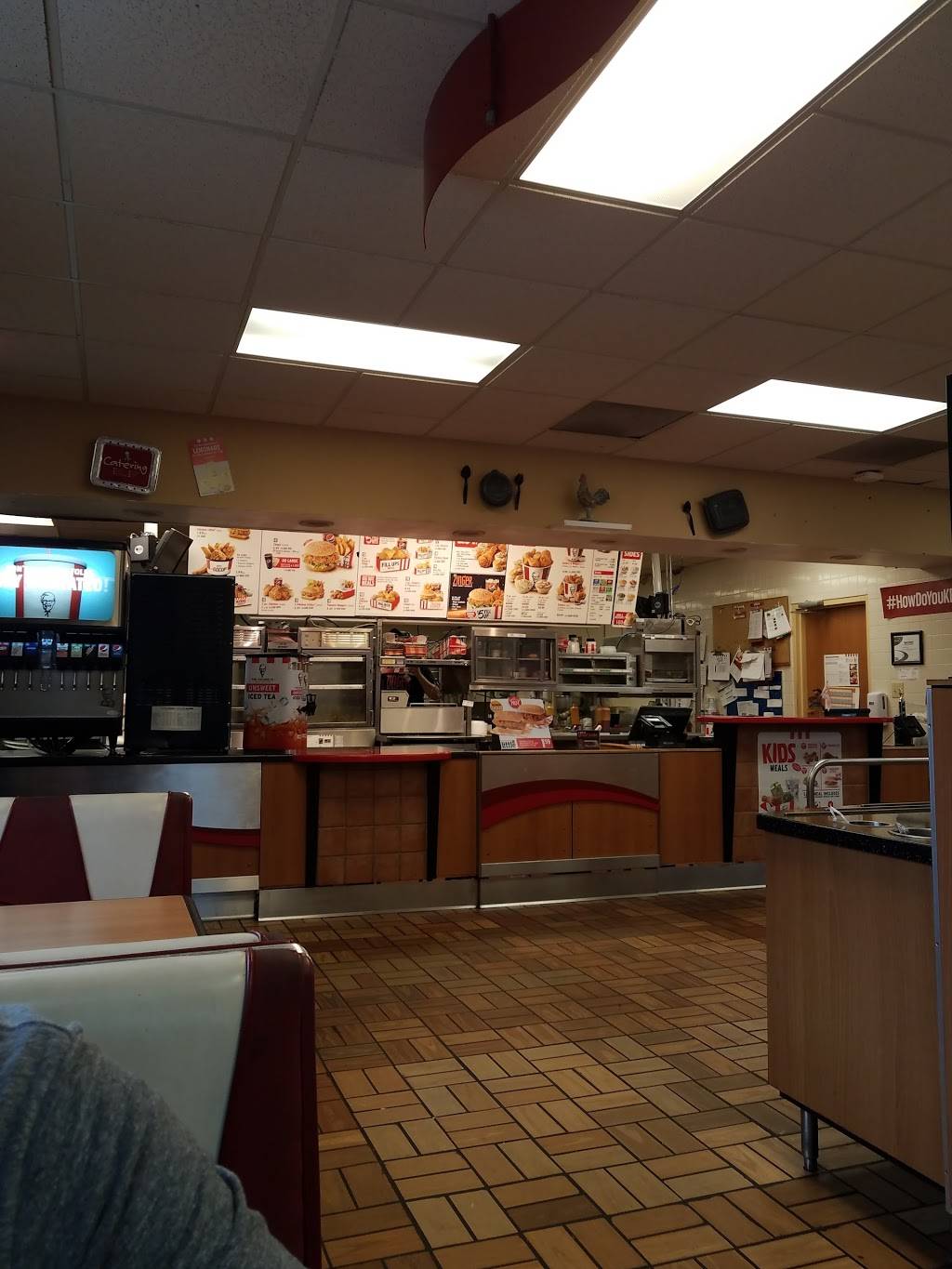 KFC | restaurant | 2760 Brentwood Dr, Columbus, IN 47203, USA | 8123725502 OR +1 812-372-5502