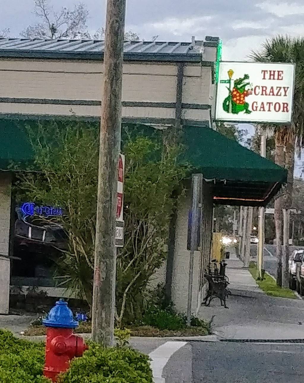 The Crazy Gator | restaurant | 402 N Bay St, Eustis, FL 32726, USA | 3525895885 OR +1 352-589-5885