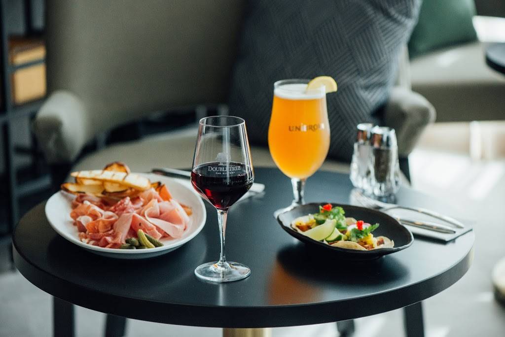 Restaurant Semaphore | restaurant | 705 Avenue Michel Jasmin, Dorval, QC H9P 1B8, Canada | 5146314811 OR +1 514-631-4811