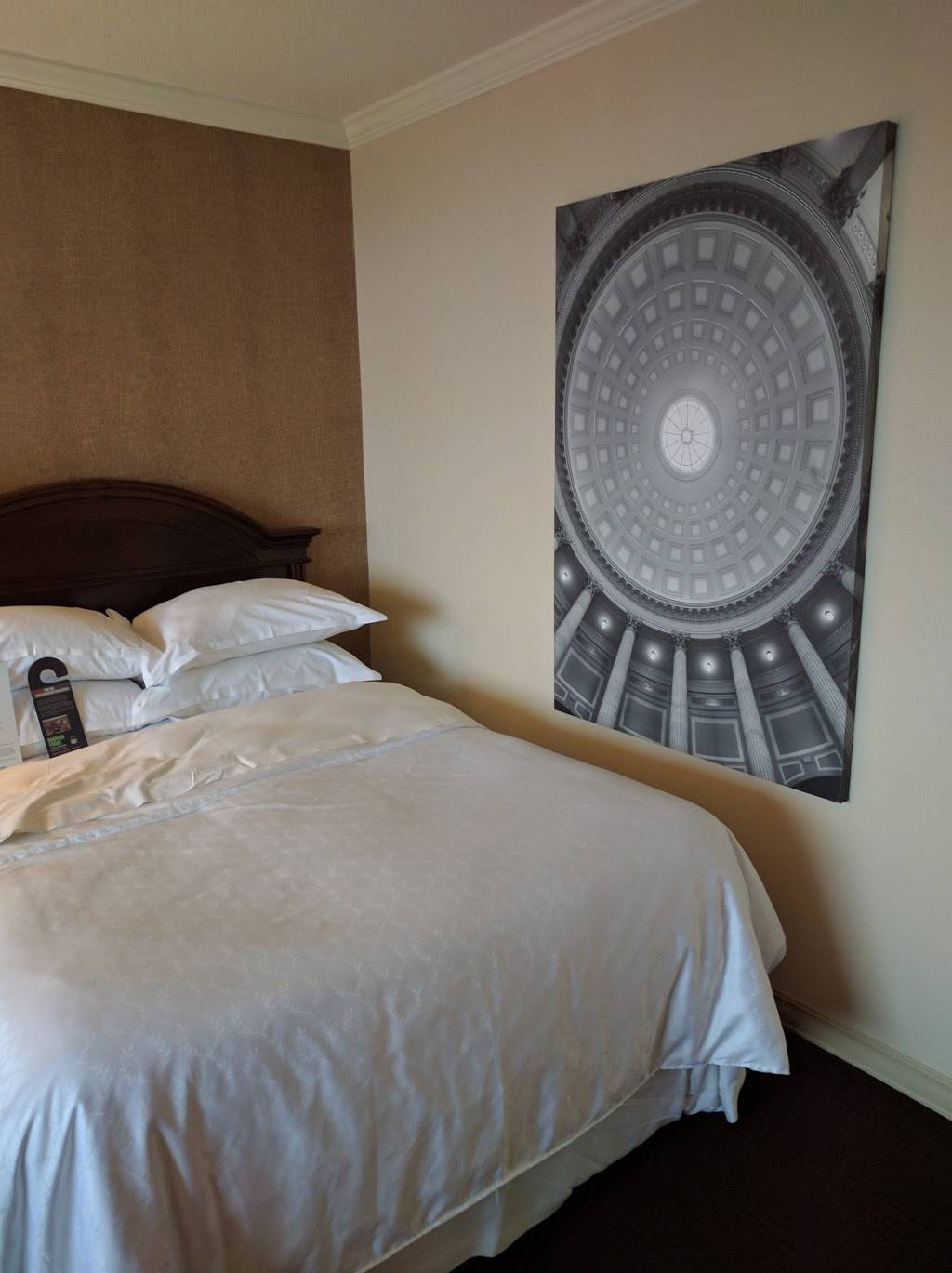 Potomac Restaurant & Lounge | restaurant | 900 S Orme St, Arlington, VA 22204, USA | 7035211900 OR +1 703-521-1900