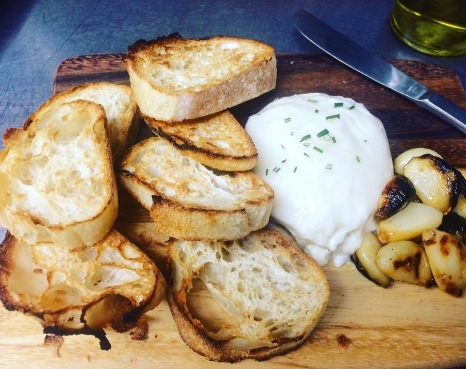 Pizzeria Bianco Rosso | meal takeaway | 365 Arneill Rd, Camarillo, CA 93010, USA | 8053894700 OR +1 805-389-4700