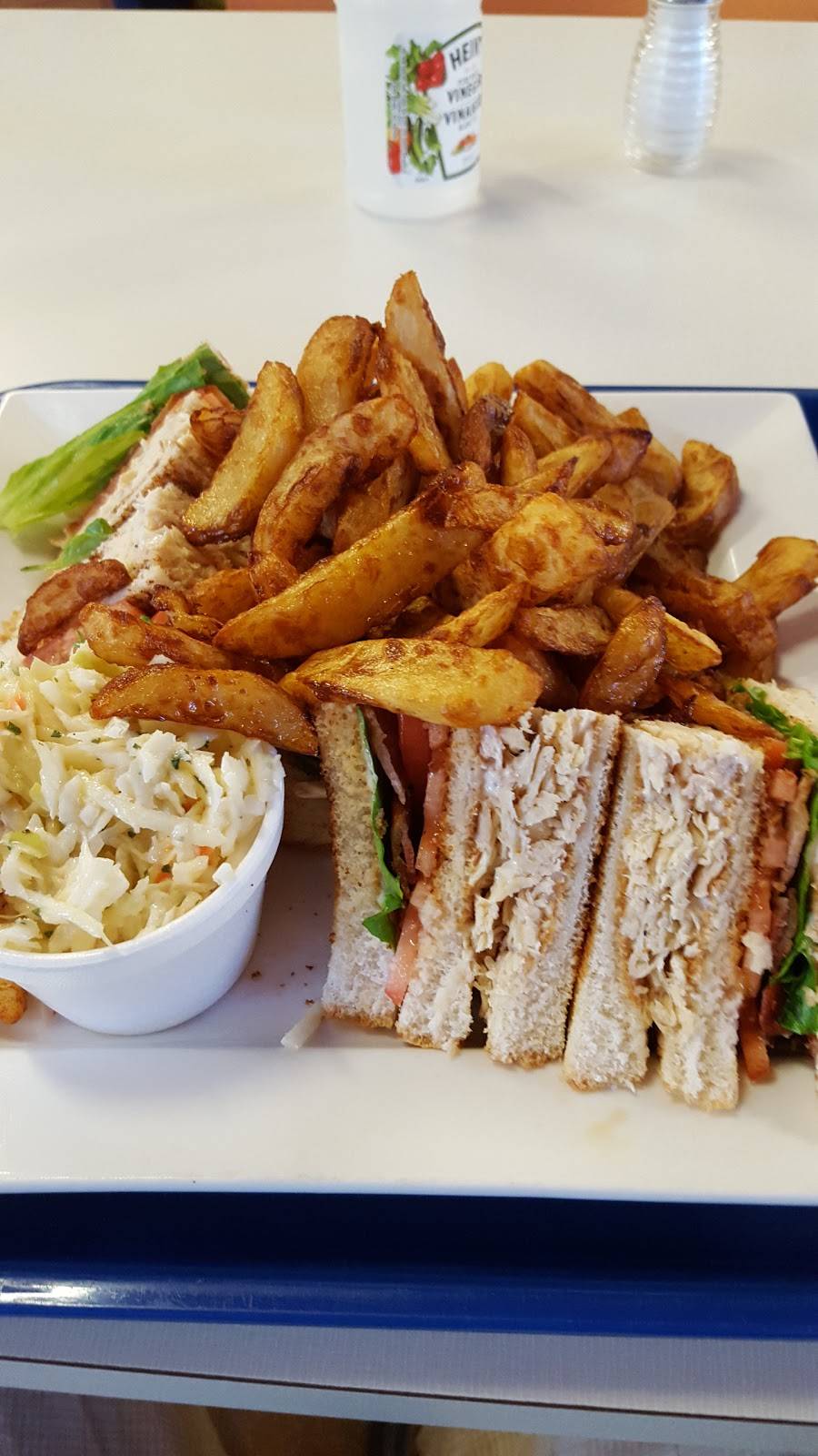 Restaurant LExpress | restaurant | 85 Boulevard Sainte-Rose, Laval, QC H7L 3J7, Canada | 4506253734 OR +1 450-625-3734