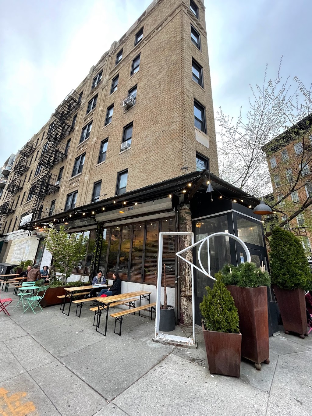 Lighthouse | restaurant | 145 Borinquen Pl, Brooklyn, NY 11211, USA | 3477897742 OR +1 347-789-7742