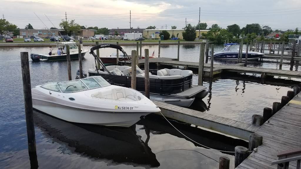 Bakers Water Street Bar & Grille | restaurant | 4 Robbins Pkwy, Toms River, NJ 08753, USA | 7322404800 OR +1 732-240-4800