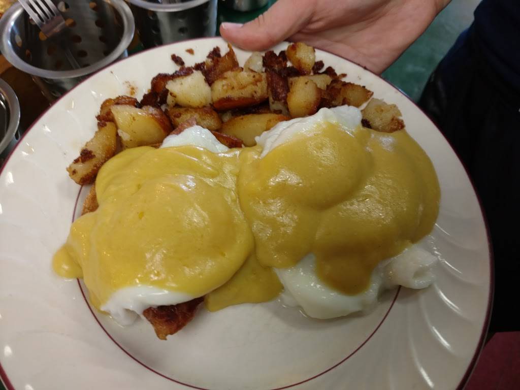 Molly-O’s | restaurant | 2 Main St, York, ME 03909, USA | 2076060762 OR +1 207-606-0762