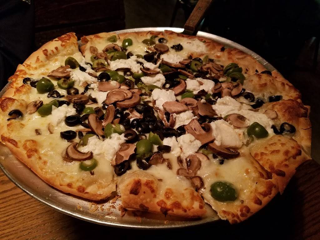 Pizza Man Oak Creek | restaurant | 7974 South Main Street, Oak Creek, WI 53154, USA | 4148561000 OR +1 414-856-1000