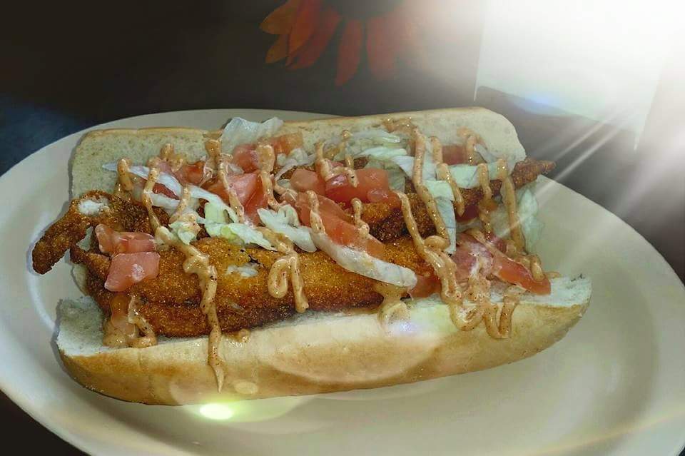 Carolinas Ice Cream Shop And Café | restaurant | 10129 Missouri T, Wappapello, MO 63966, USA | 5732228884 OR +1 573-222-8884