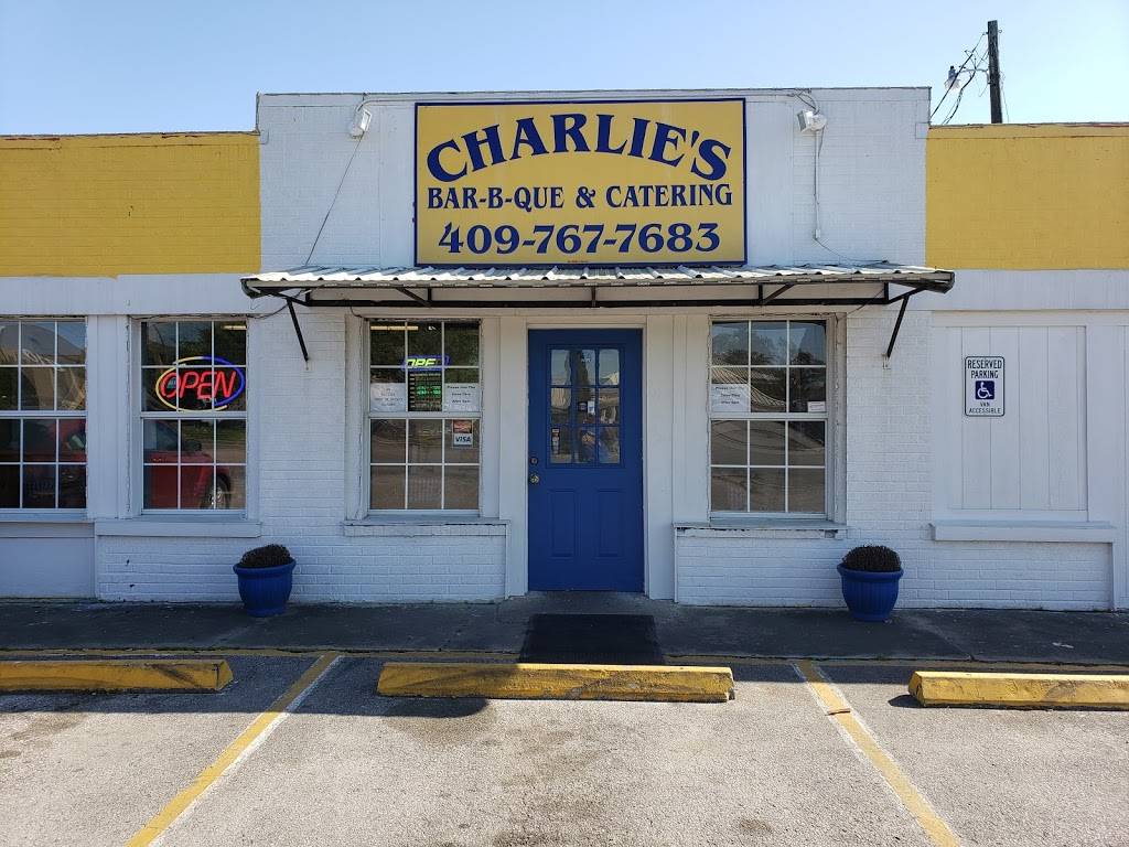 Charlies Bar B Que & Catering | restaurant | 3125 College St, Beaumont, TX 77701, USA | 4097677683 OR +1 409-767-7683