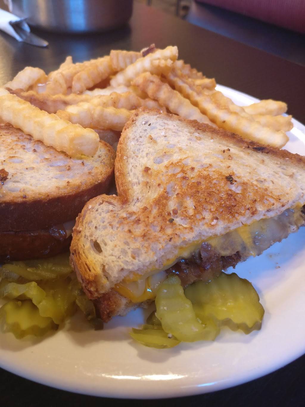 Red Rooster Bar & Restaurant | restaurant | 1832 Wayzata Blvd, Long Lake, MN 55356, USA | 9524734089 OR +1 952-473-4089