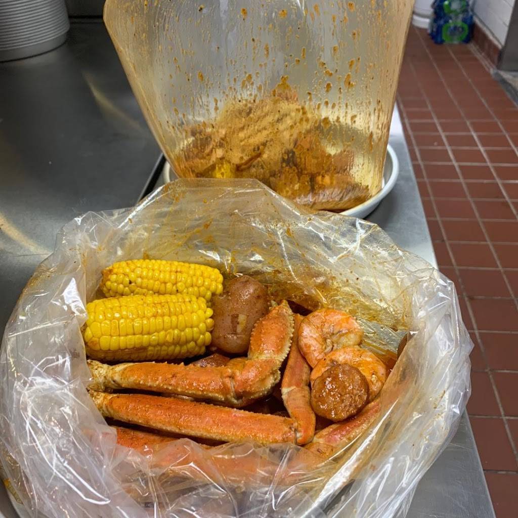 Crafty Crab | restaurant | 2901 Tyrone Blvd N, St. Petersburg, FL 33710, USA | 7272911555 OR +1 727-291-1555