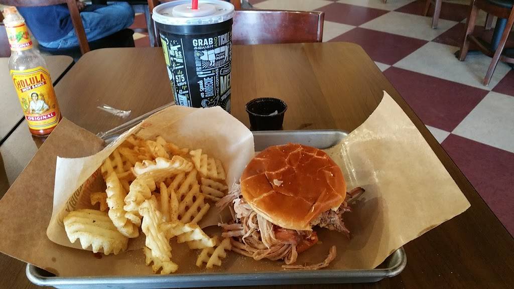 Dickeys Barbecue Pit | restaurant | 1941 W Malvern Ave, Fullerton, CA 92835, USA | 7144514620 OR +1 714-451-4620