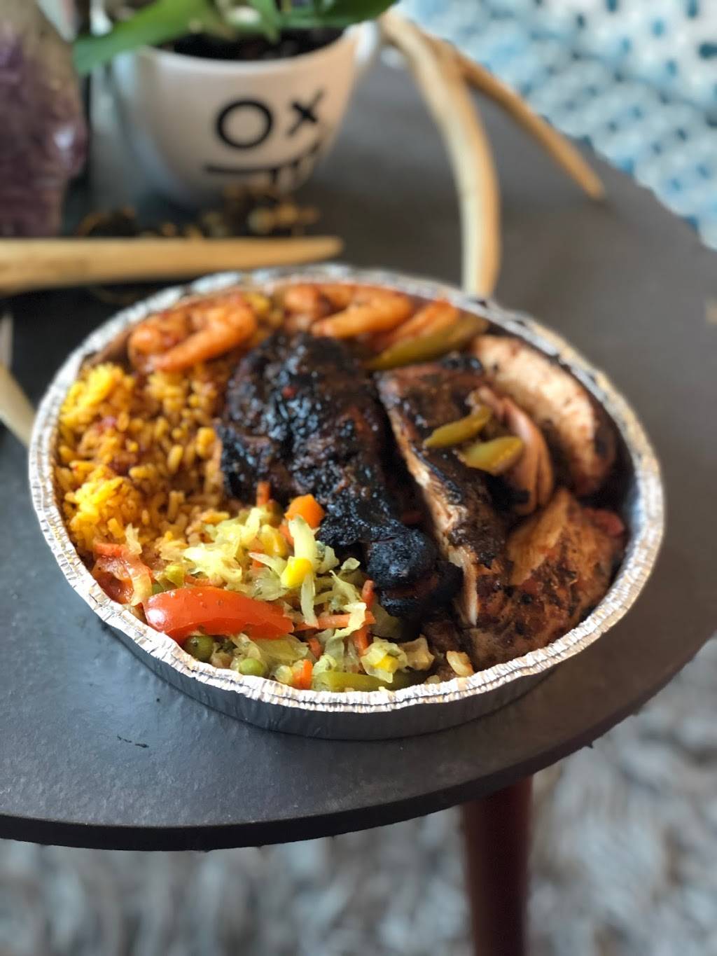 Fiyah Island Grill | restaurant | 2541, 2416 E Monument St, Baltimore, MD 21205, USA | 4106754000 OR +1 410-675-4000