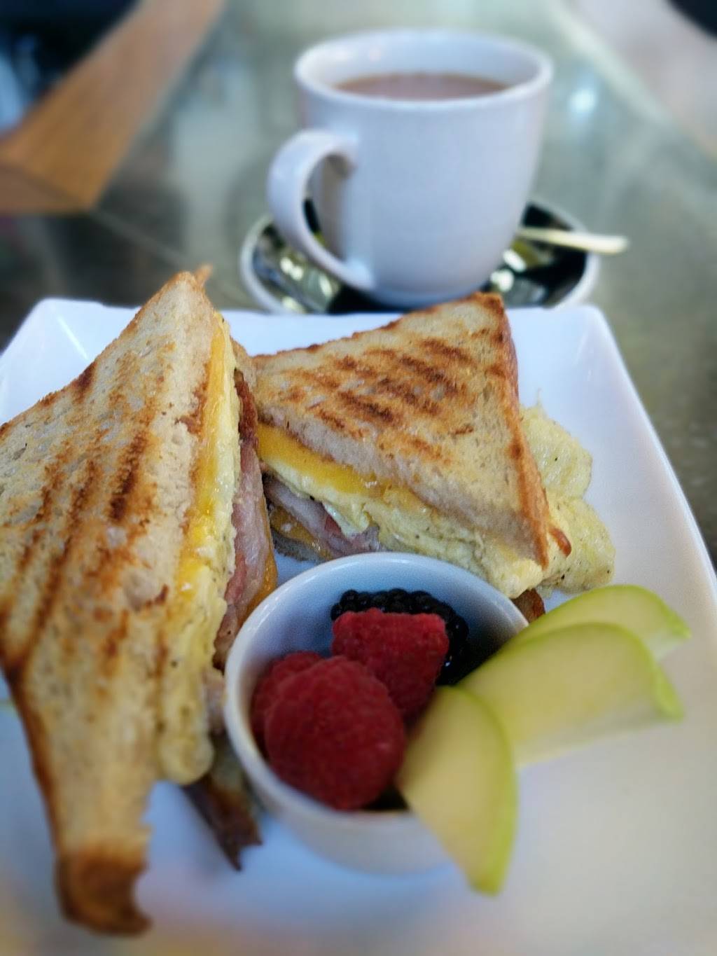 CommonWealth | cafe | 2882 Telegraph Ave, Oakland, CA 94609, USA | 5106633001 OR +1 510-663-3001