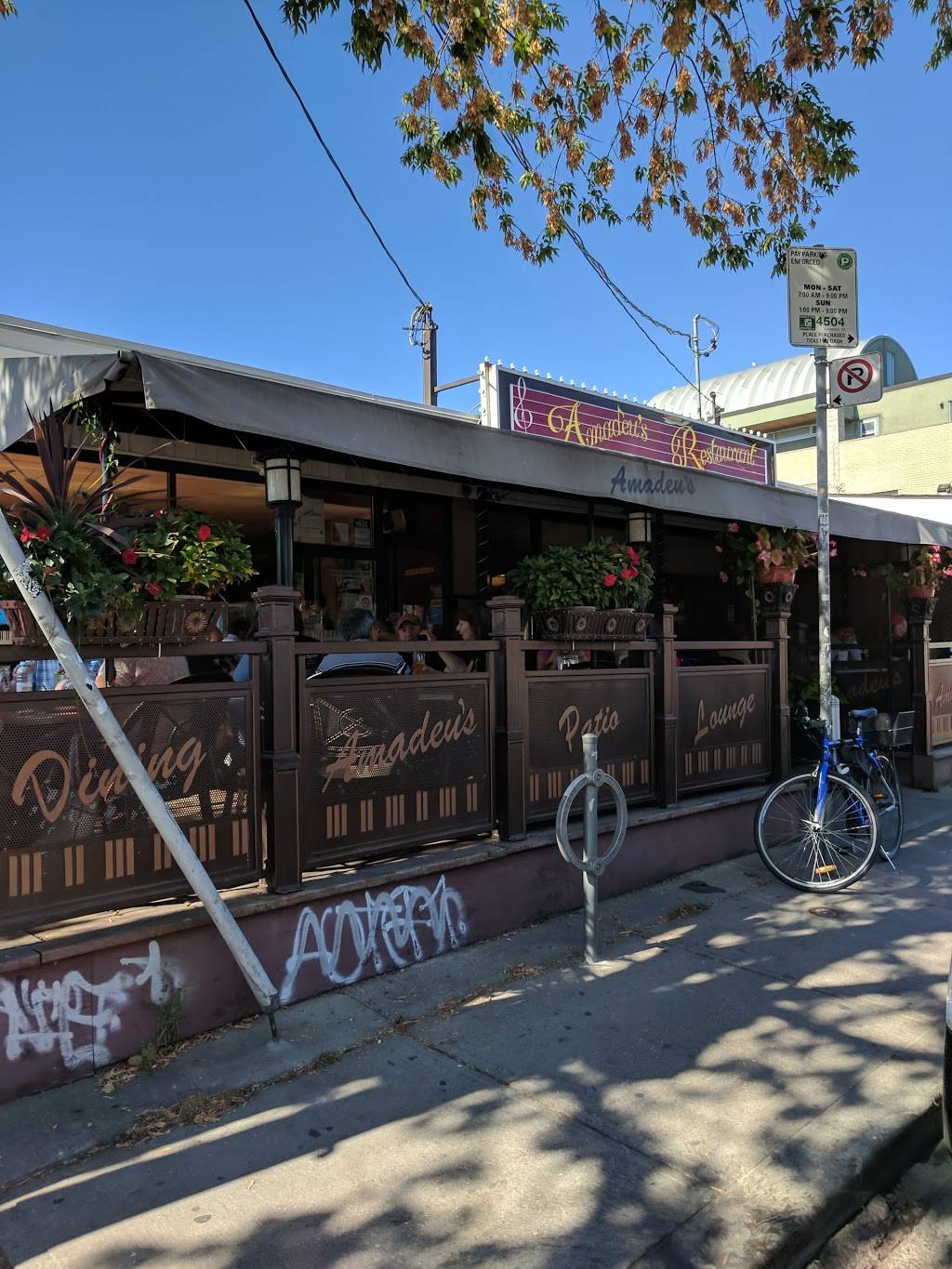 Amadeus Restaurant | restaurant | 184 Augusta Ave, Toronto, ON M5T 2L6, Canada | 4165911245 OR +1 416-591-1245