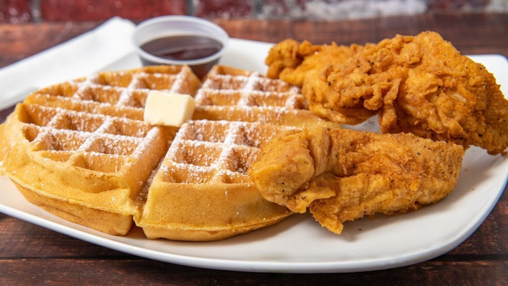 Crown Chicken & Waffle | restaurant | 6711 Marlboro Pike, District Heights, MD 20747, USA | 3018354477 OR +1 301-835-4477