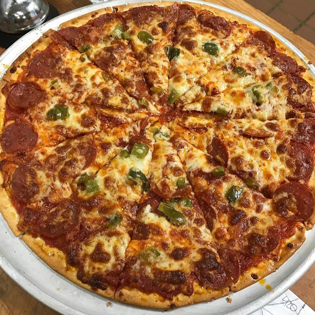 Leahs Italian Restaurant | restaurant | S63W13640 W Janesville Rd, Muskego, WI 53150, USA | 4144256161 OR +1 414-425-6161