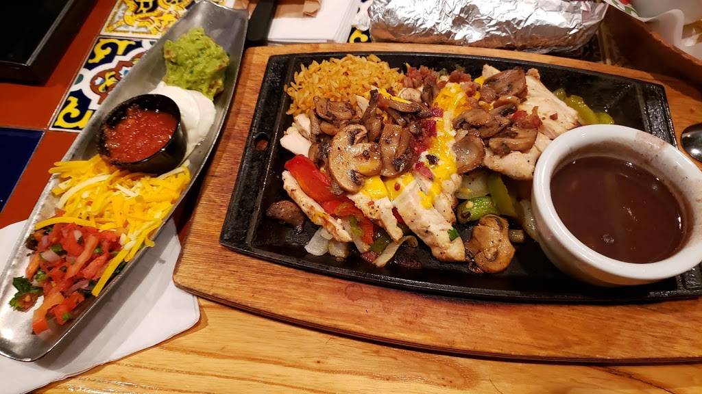 Chilis Grill & Bar | meal takeaway | 640 E Rand Rd, Arlington Heights, IL 60004, USA | 8478188171 OR +1 847-818-8171